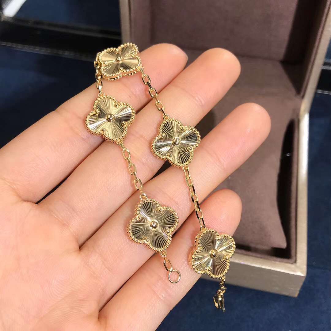 Van Cleef&Arpels Vintage Alhambra 5 motifs Bracelet 18K Yellow Gold No Diamonds VCARP3JK00