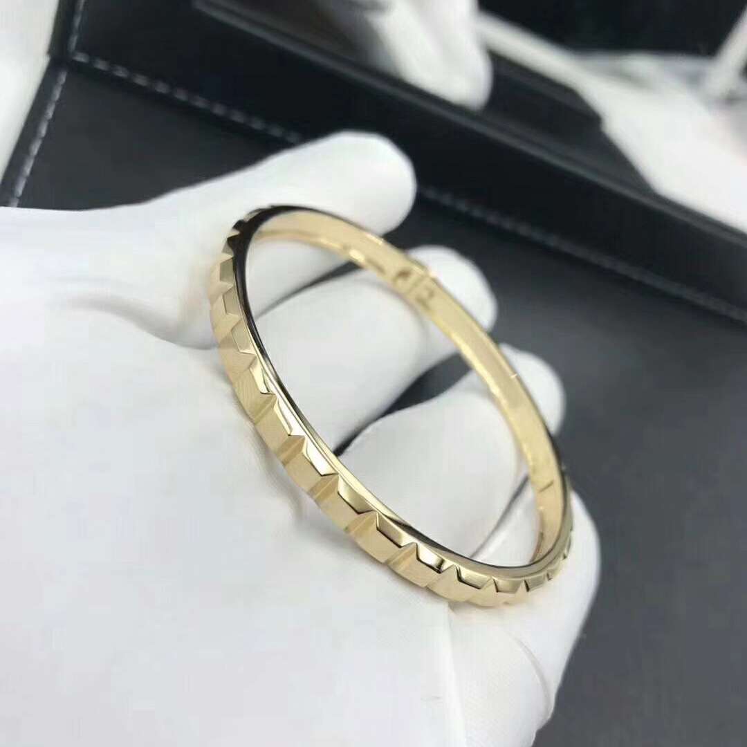 Boucheron Quatre Bracelet 18K Yellow Gold No Diamonds JBT00610M