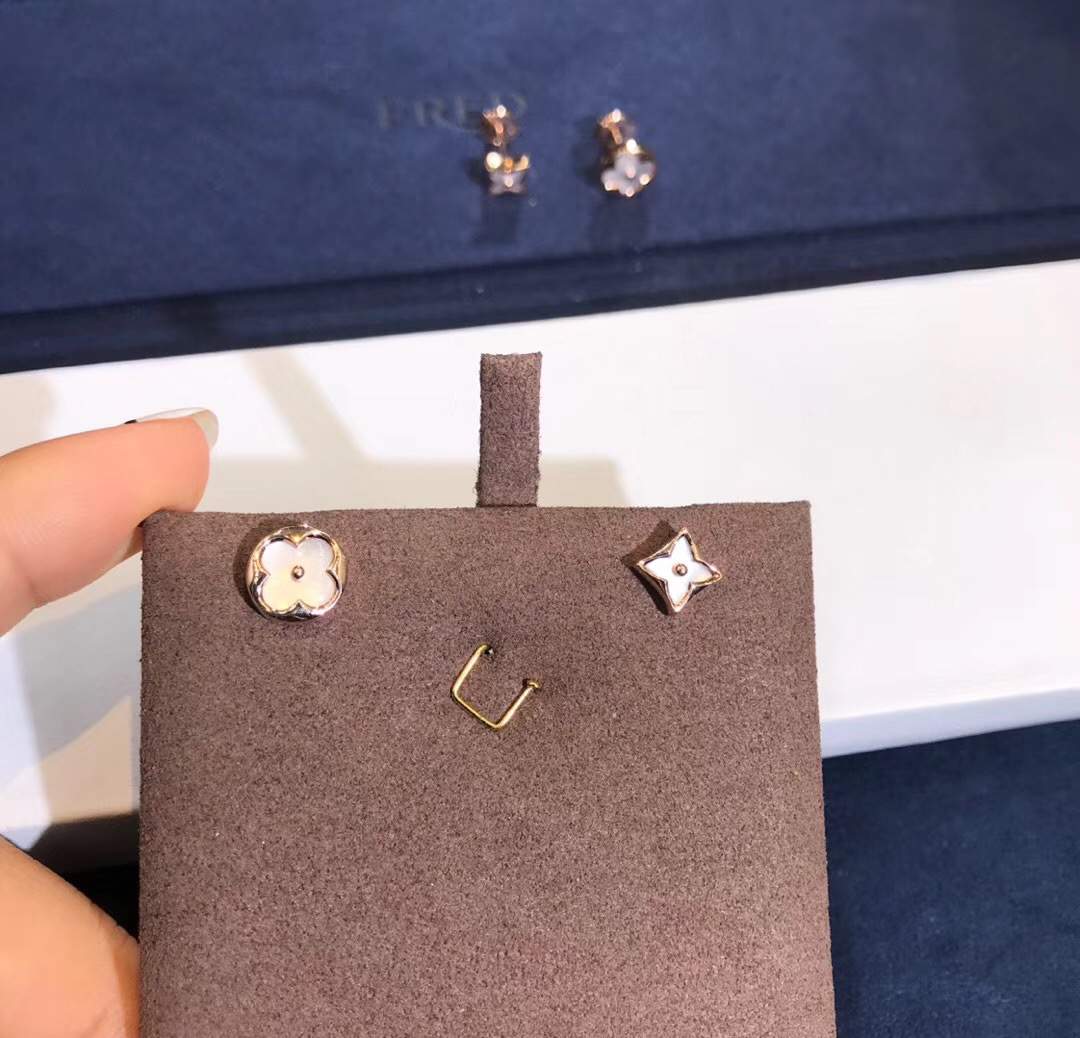 Louis Vuitton Blossom Series 18K Rose Gold No Diamond Earring 